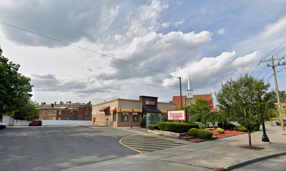 1300 Genesee St, Utica, NY à louer - Photo du bâtiment - Image 1 de 2