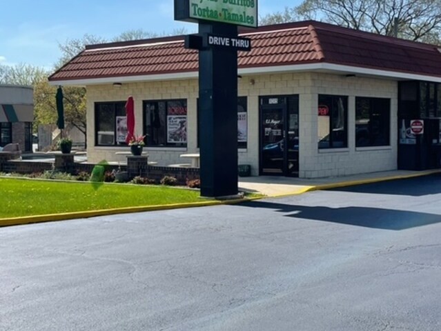 Plus de détails pour 1015 E Ogden Ave, Naperville, IL - Commerce de détail à vendre