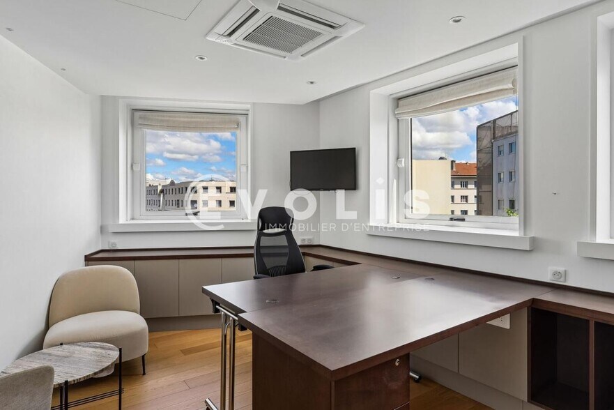 6 Rue Des Emeraudes, Lyon à louer - Photo du bâtiment - Image 2 de 11