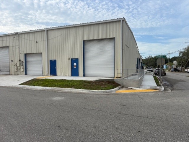 5808-5818 Commerce St, Jacksonville, FL for lease - Building Photo - Image 2 of 2