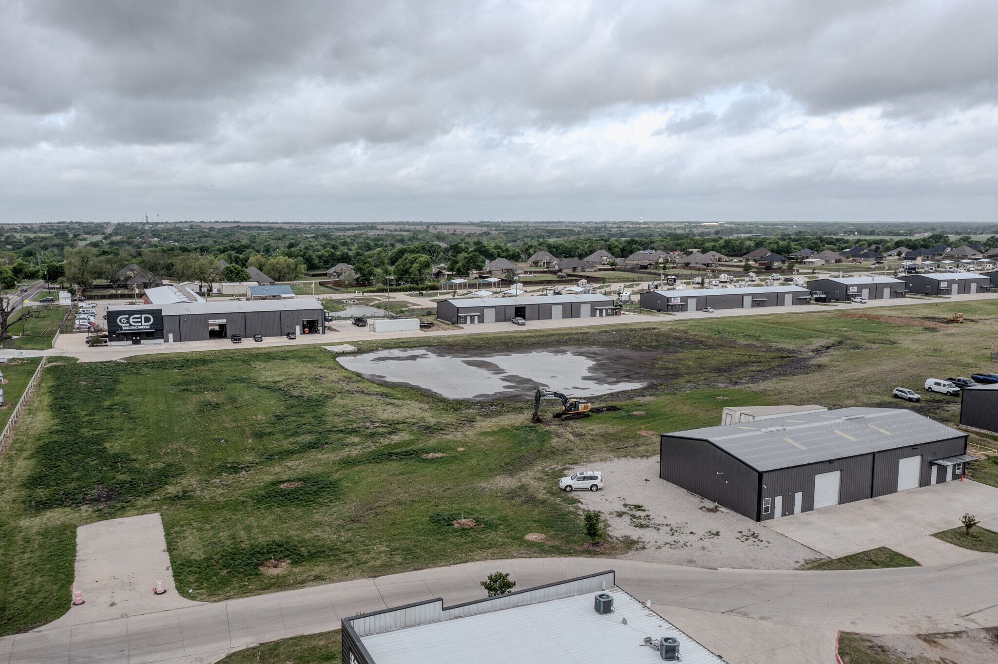 000 Sales Dr, Waxahachie, TX for lease Primary Photo- Image 1 of 10