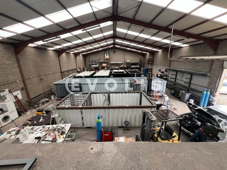 Flex dans Vaux-le-Pénil à louer - Photo du bâtiment - Image 2 de 4