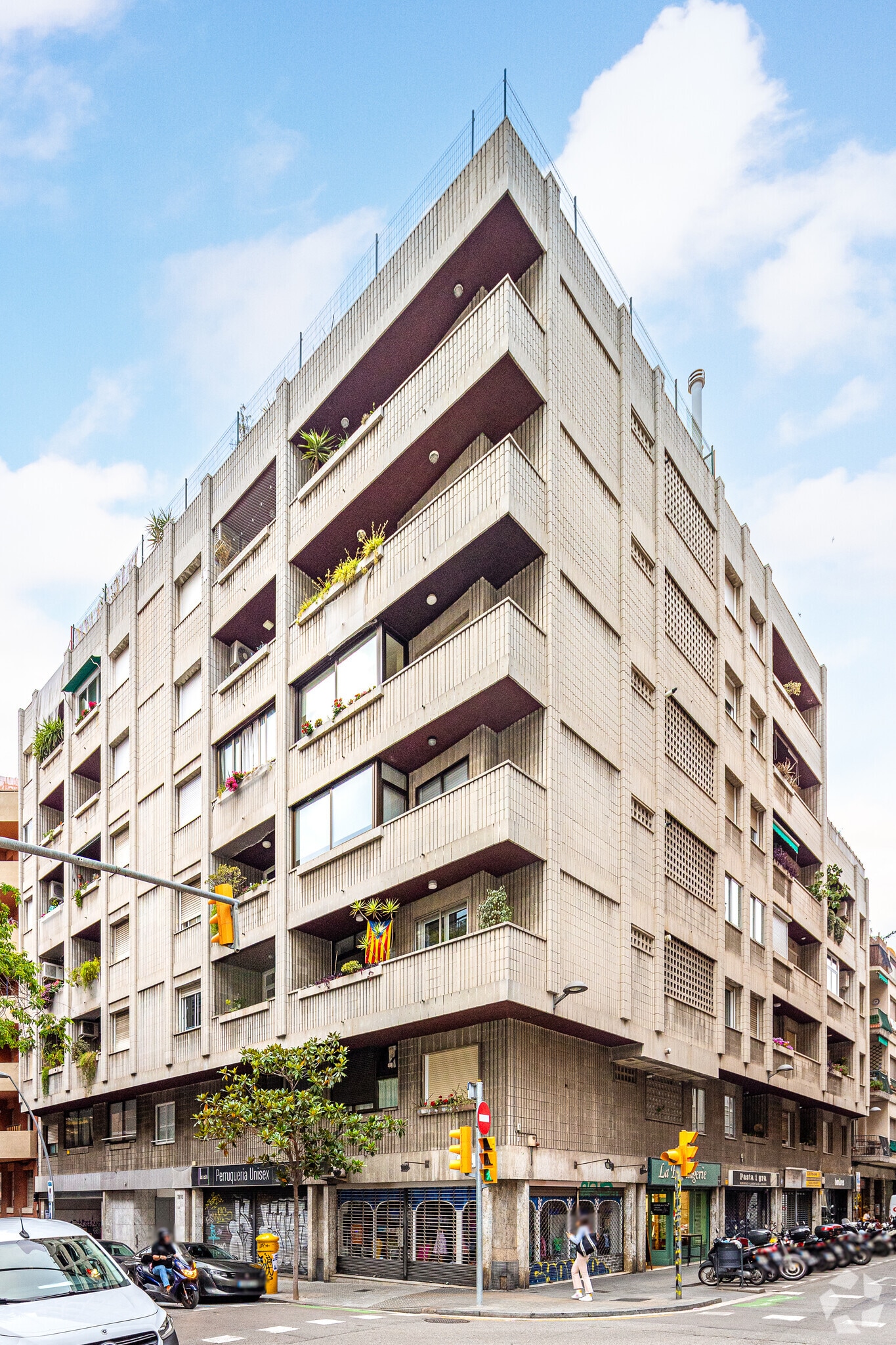 Retail in Barcelona, Barcelona for lease Primary Photo- Image 1 of 2