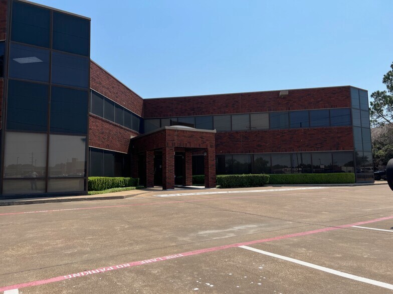 1848 Norwood Plz, Hurst, TX à louer - Photo du bâtiment - Image 3 de 11