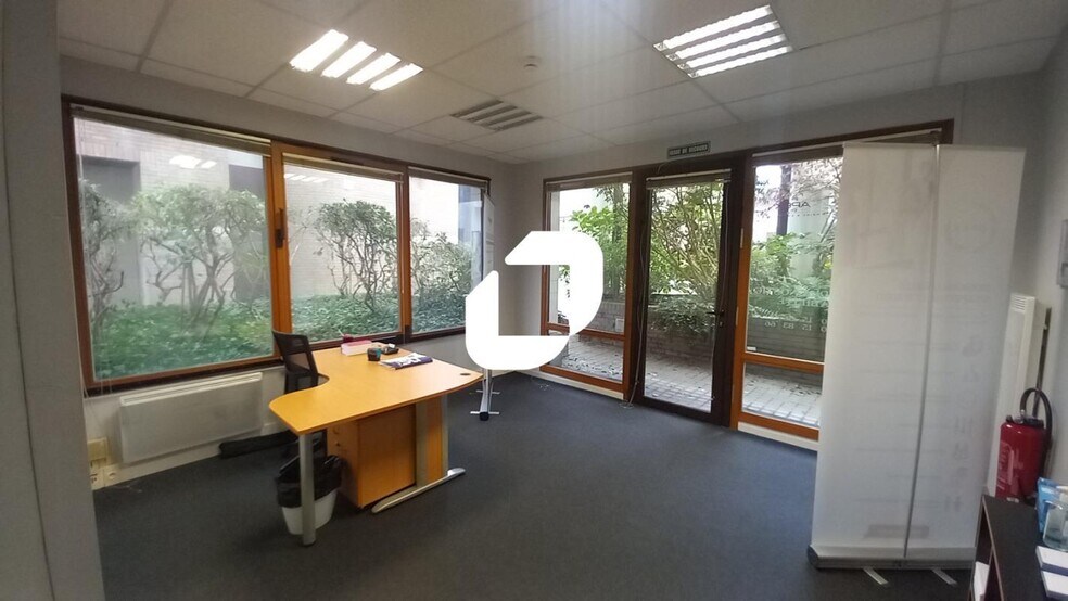 Office in Lille for lease - Interior Photo - Image 1 of 9