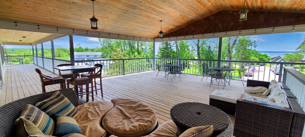 751 Bell St, La Pointe, WI à vendre - Photo du bâtiment - Image 2 de 14