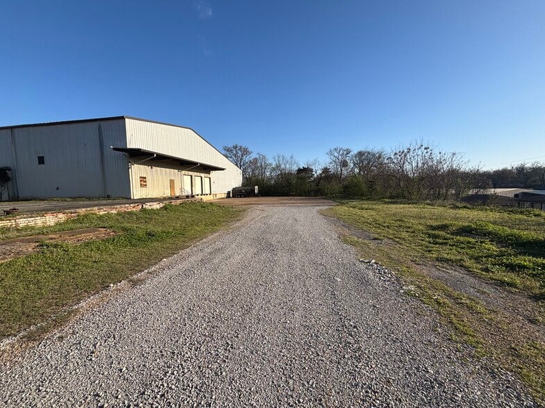 130 N College St, Pontotoc, MS for lease - Building Photo - Image 3 of 16