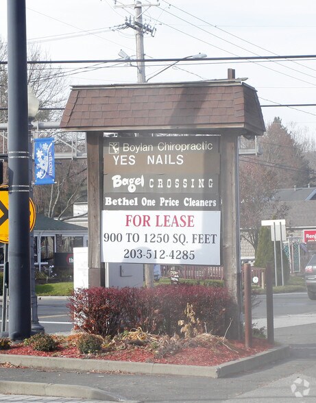 2-8 Library Pl, Bethel, CT à louer - Photo du bâtiment - Image 3 de 8