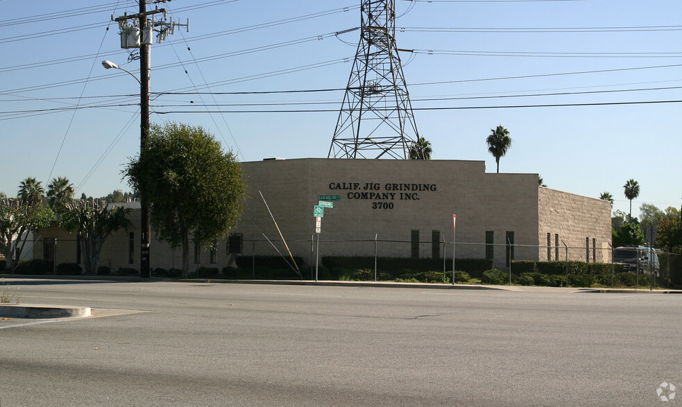 3700 San Gabriel River Pky, Pico Rivera, CA for lease - Primary Photo - Image 1 of 1