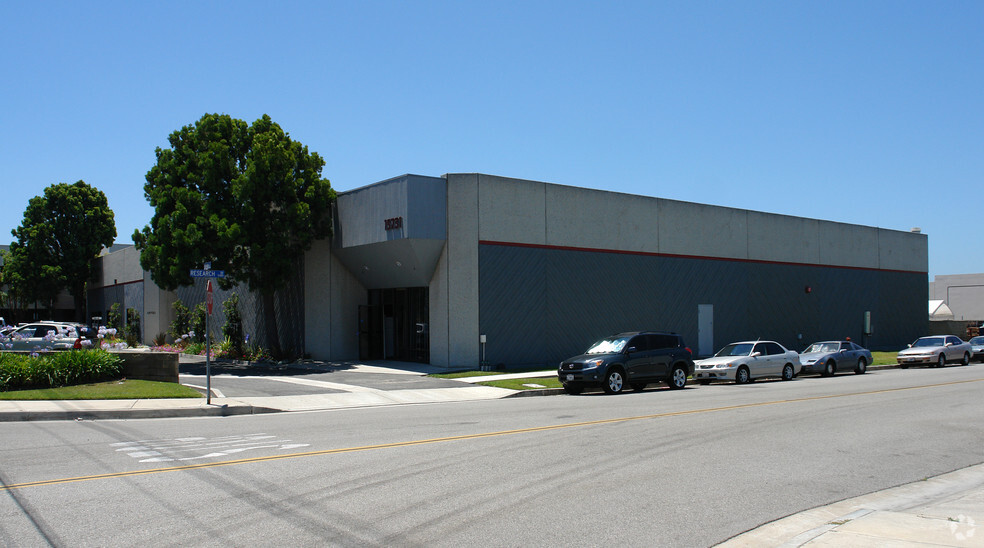 15721-15731 Graham St, Huntington Beach, CA for lease - Building Photo - Image 2 of 3