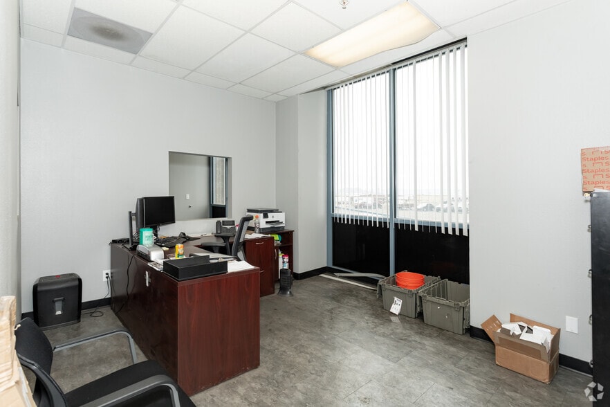 4625 Interstate Way, Kingman, AZ for lease - Interior Photo - Image 3 of 15