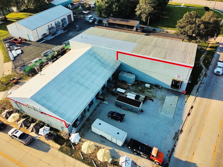 107 Caroline St, Bloomington, IL à vendre - Photo du bâtiment - Image 1 de 10