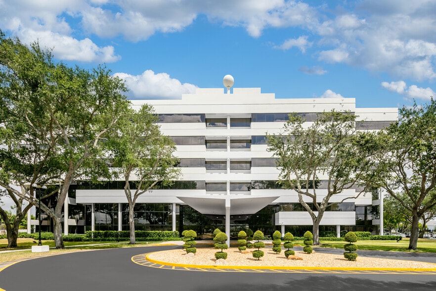 1901 W Cypress Creek Rd, Fort Lauderdale, FL for lease - Building Photo - Image 1 of 7