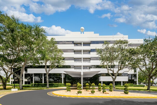 Plus de détails pour 1901 W Cypress Creek Rd, Fort Lauderdale, FL - Bureau à louer