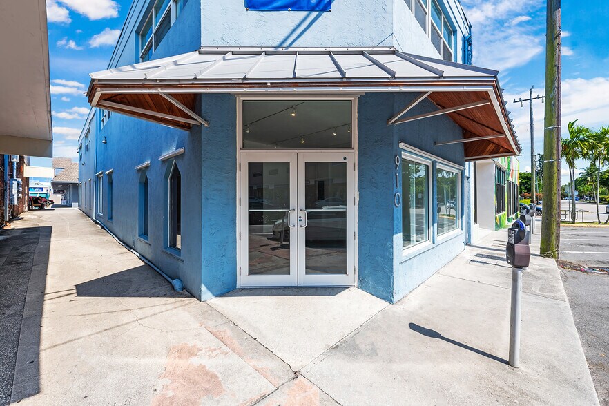 910 NE 19th Ave, Fort Lauderdale, FL à vendre - Photo principale - Image 1 de 17