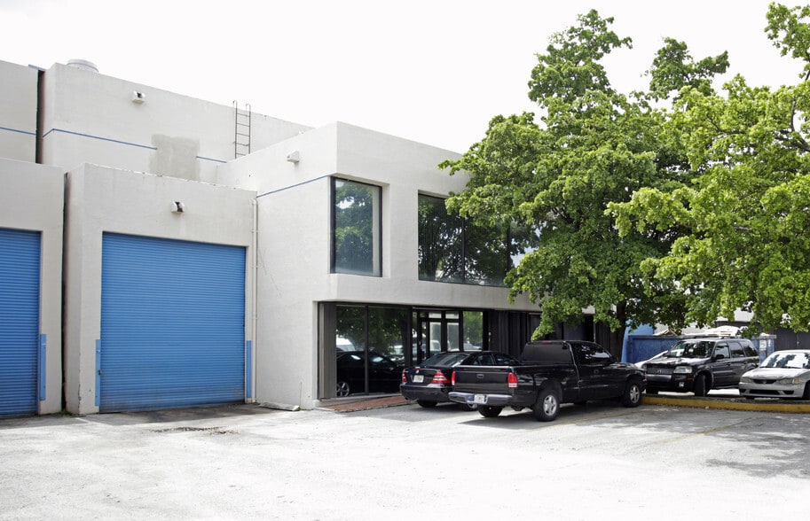 6990-6998 NW 50th St, Miami, FL for lease - Building Photo - Image 2 of 4