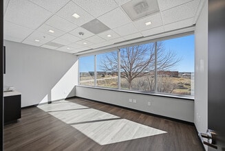 630 Plaza Dr, Highlands Ranch, CO à louer Photo intérieure- Image 2 de 12