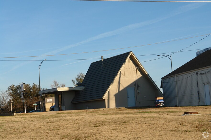 729 N Baltimore Ave, Derby, KS à vendre - Photo du bâtiment - Image 2 de 6