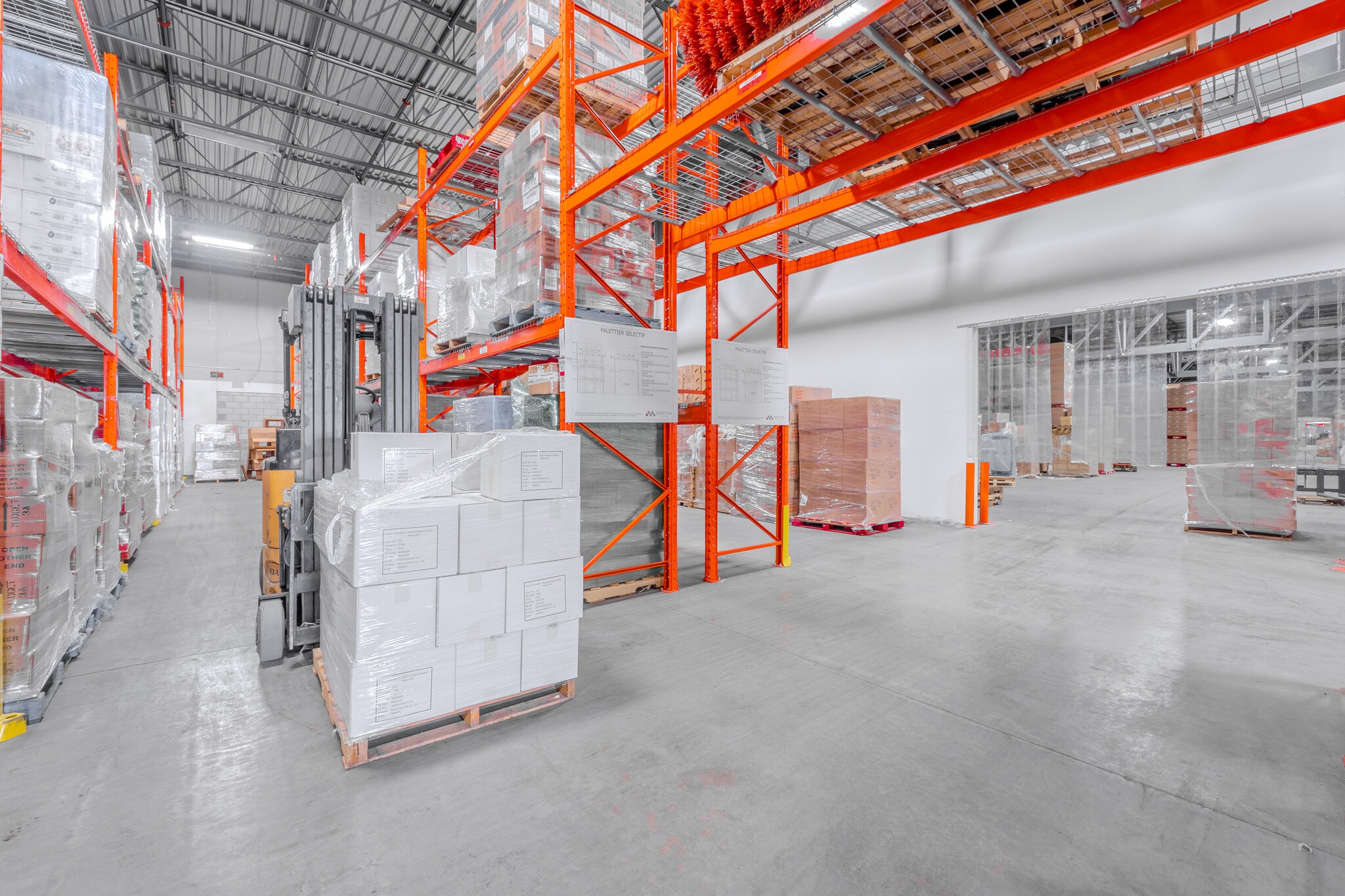 2001 Boul Des Sources, Pointe-claire, QC for lease Interior Photo- Image 1 of 10