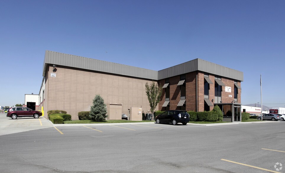 3790 W Great Lakes Dr, Salt Lake City, UT for lease - Primary Photo - Image 1 of 8