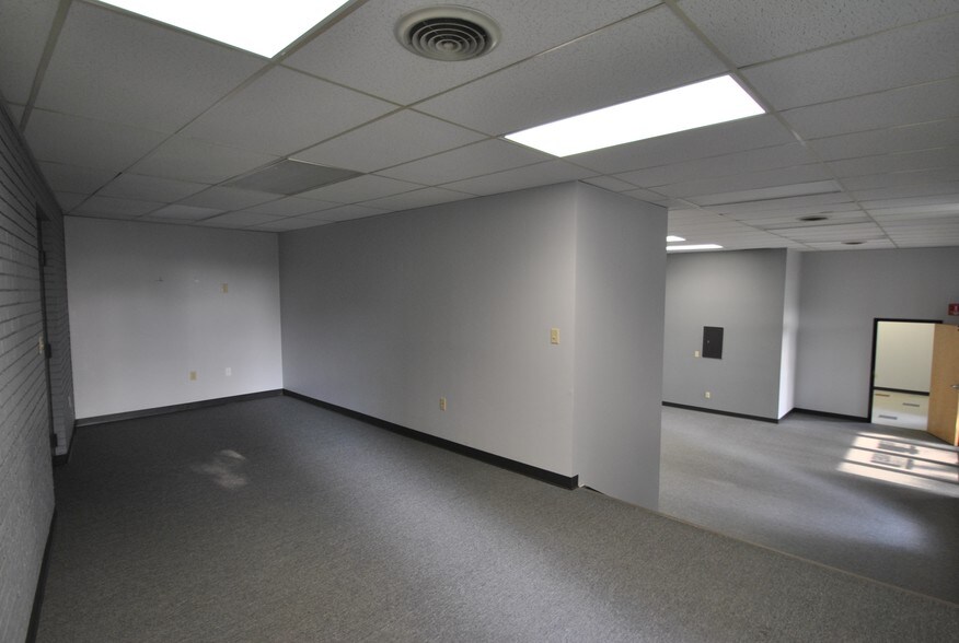 171 Technology Dr, Boalsburg, PA for lease - Interior Photo - Image 2 of 10