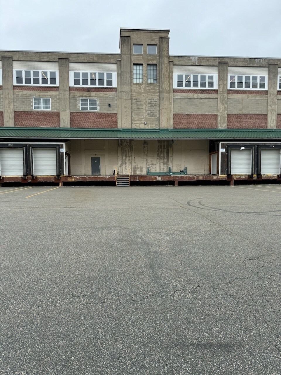 582 Great Rd, North Smithfield, RI à louer Photo du bâtiment- Image 1 de 7