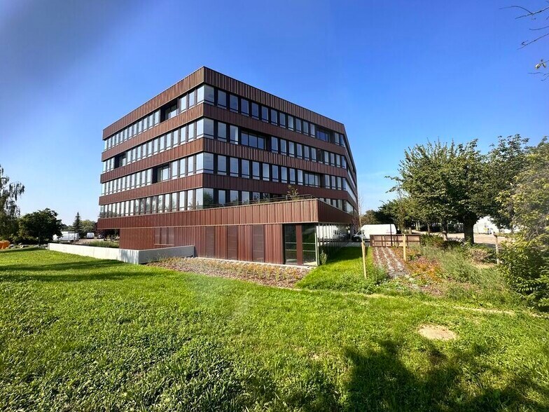 Office in Schiltigheim for lease - Building Photo - Image 1 of 13
