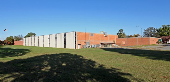 Plus de détails pour 136 E Dorsett Ave, Asheboro, NC - Industriel à louer