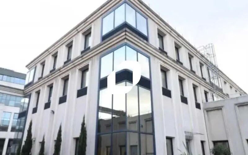 Office in Saint-Denis for lease - Building Photo - Image 1 of 6