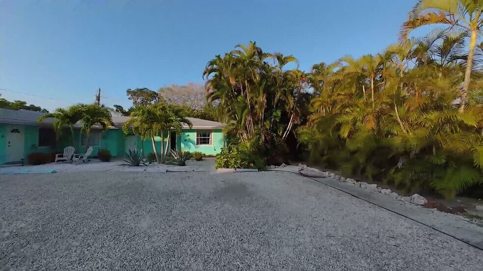 571 Saint Judes Dr, Longboat Key, FL à vendre - Vidéo sur l’inscription commerciale - Image 2 de 6