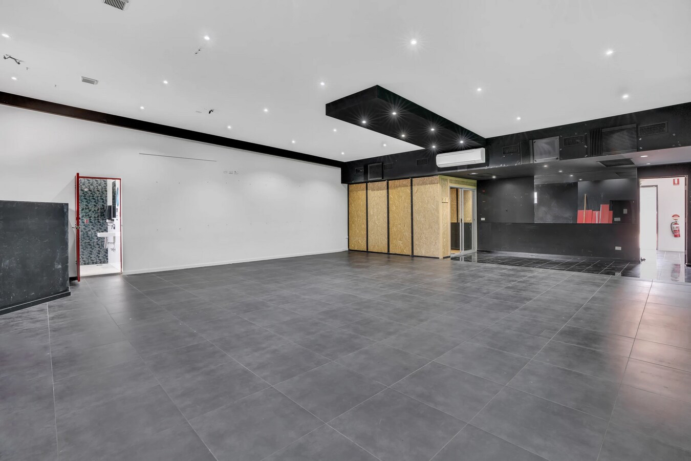 2-4 Clare-Mace Cres, Berkeley Vale, NSW 2261 - Unité 11 - - Photo intérieure - Image 2 of 6