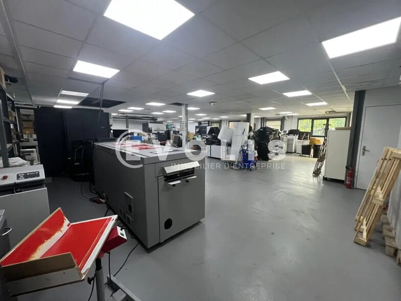 Flex in Neuilly-Plaisance for lease - Interior Photo - Image 3 of 9