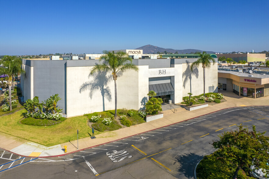 5500 Grossmont Center Dr, La Mesa, CA for lease - Building Photo - Image 1 of 8