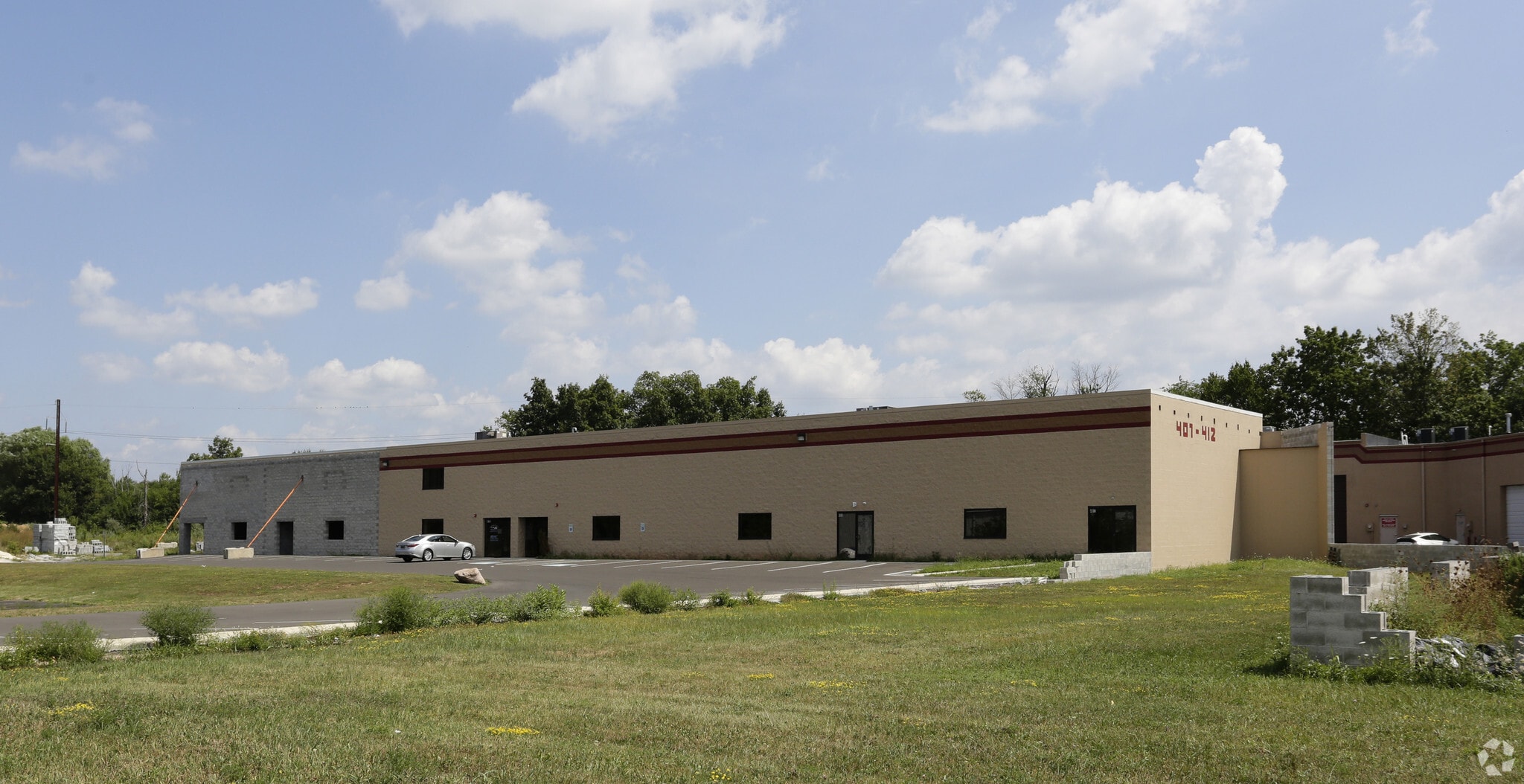 401-406 Camars Dr, Warminster Township, PA for sale Primary Photo- Image 1 of 8