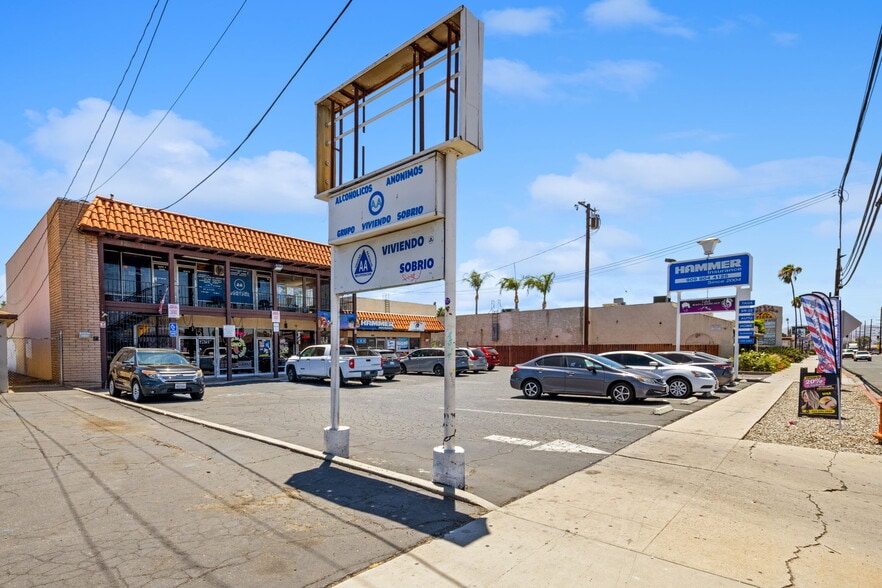 2705 Del Rosa Avenue North, San Bernardino, CA for lease - Building Photo - Image 2 of 18