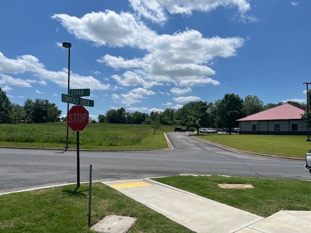 325 S 6th Pl, Lowell, AR à vendre - Photo du bâtiment - Image 2 de 2