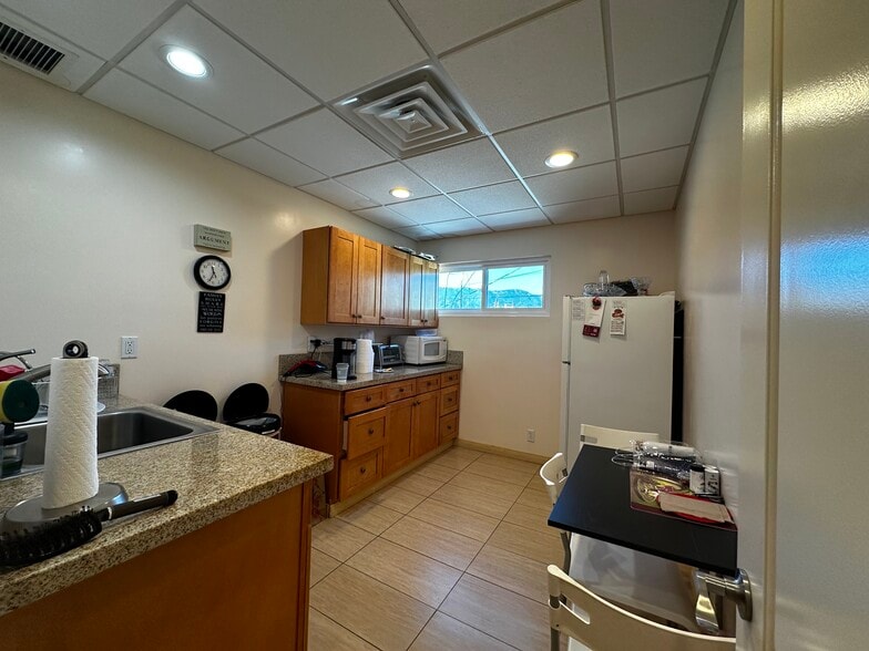 3909 Ocean View Blvd, Montrose, CA for lease - Building Photo - Image 3 of 6