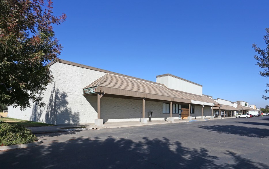 1702-1780 Robertson Blvd, Chowchilla, CA à louer - Photo du bâtiment - Image 1 de 15