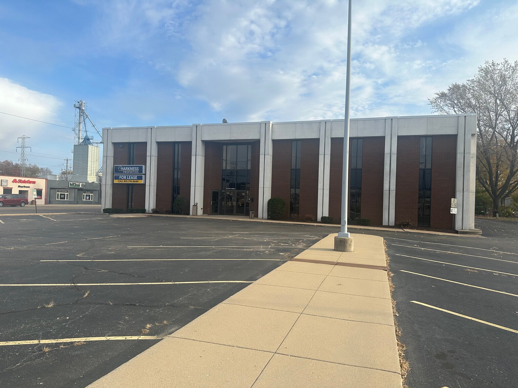 300 First Ave, Rock Falls, IL for lease Interior Photo- Image 1 of 6