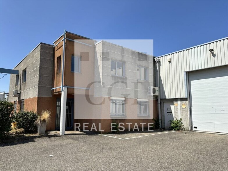 Flex dans Chassieu à louer - Photo du bâtiment - Image 3 de 22