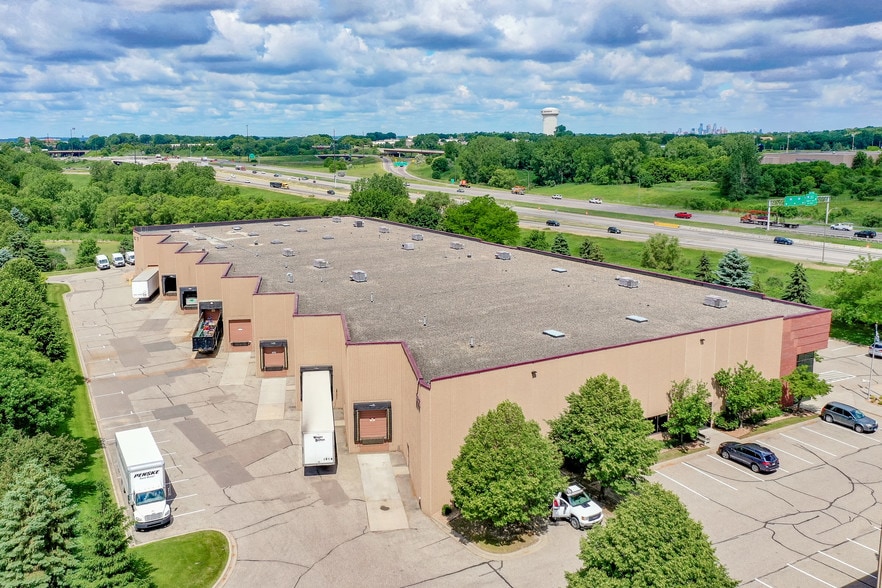 935 Blue Gentian Rd, Eagan, MN for lease - Building Photo - Image 3 of 3