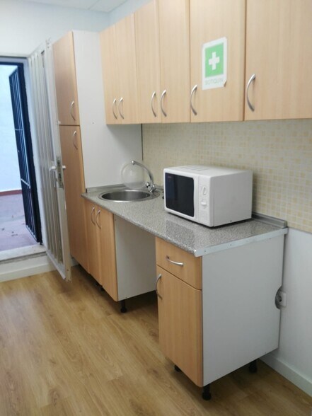 Office in Cáceres for lease - Building Photo - Image 3 of 7