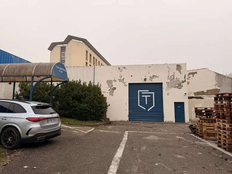 Flex dans Villeurbanne à louer - Photo du bâtiment - Image 2 de 10