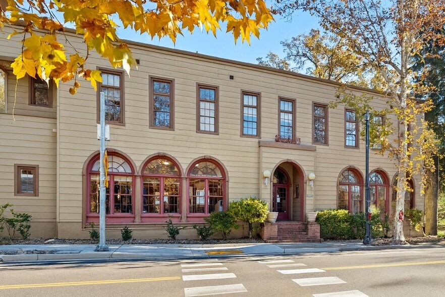 Standard Township portefeuille de 4 propriétés à vendre sur LoopNet.ca - Photo du bâtiment - Image 2 de 28