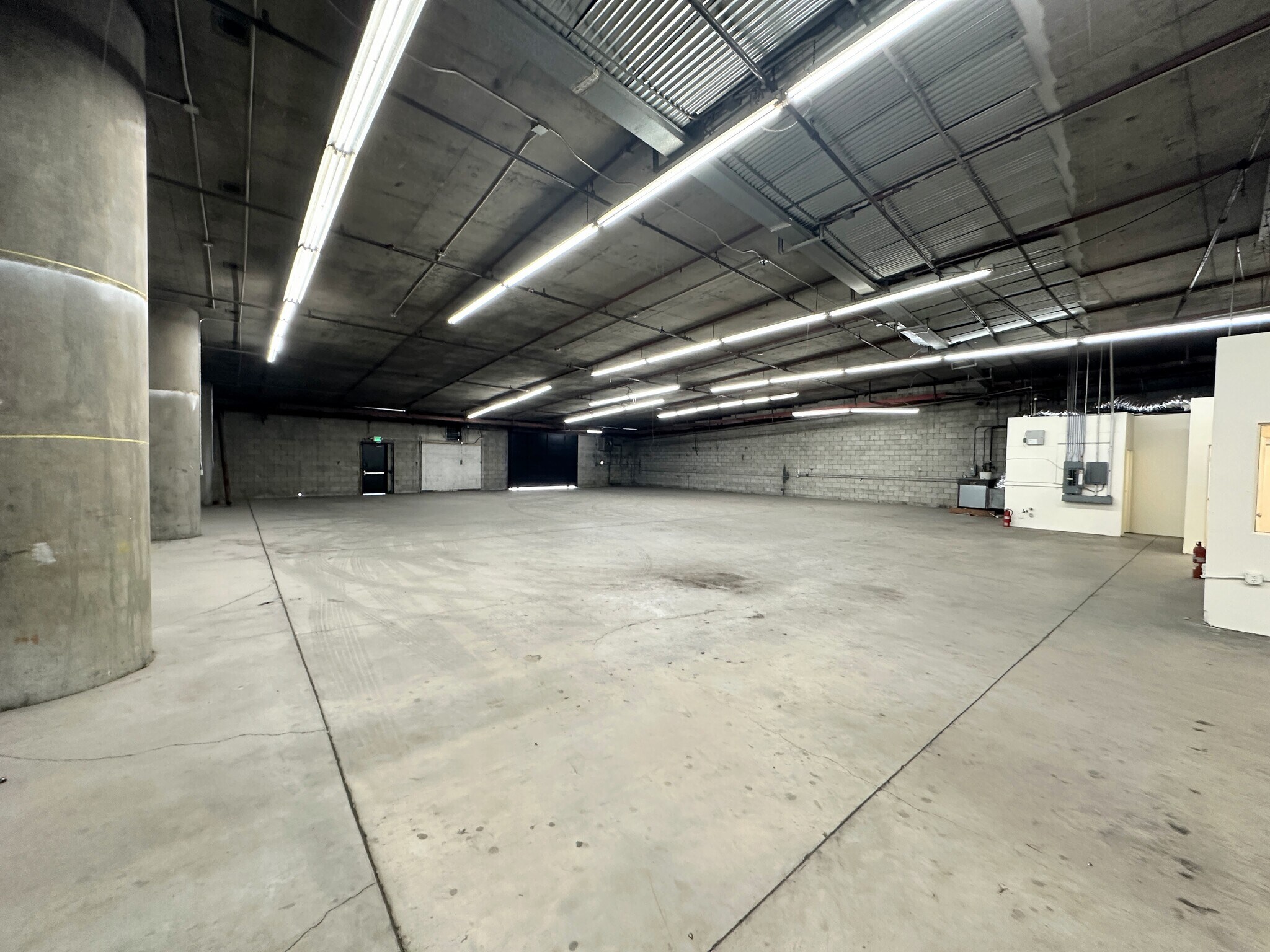 1600-1650 S Naomi Ave, Los Angeles, CA à vendre Photo du bâtiment- Image 1 de 1