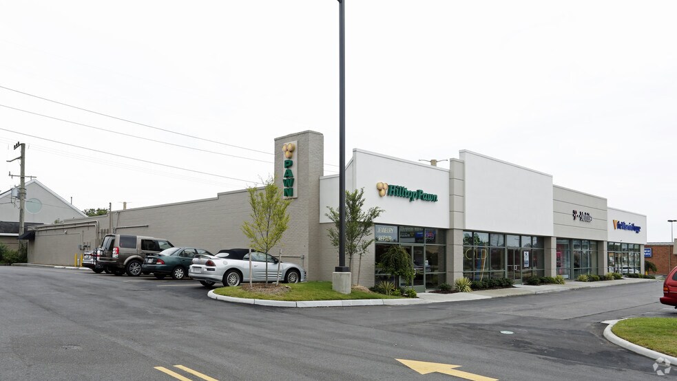 1701-1713 Laskin Rd, Virginia Beach, VA à louer - Photo du bâtiment - Image 3 de 3