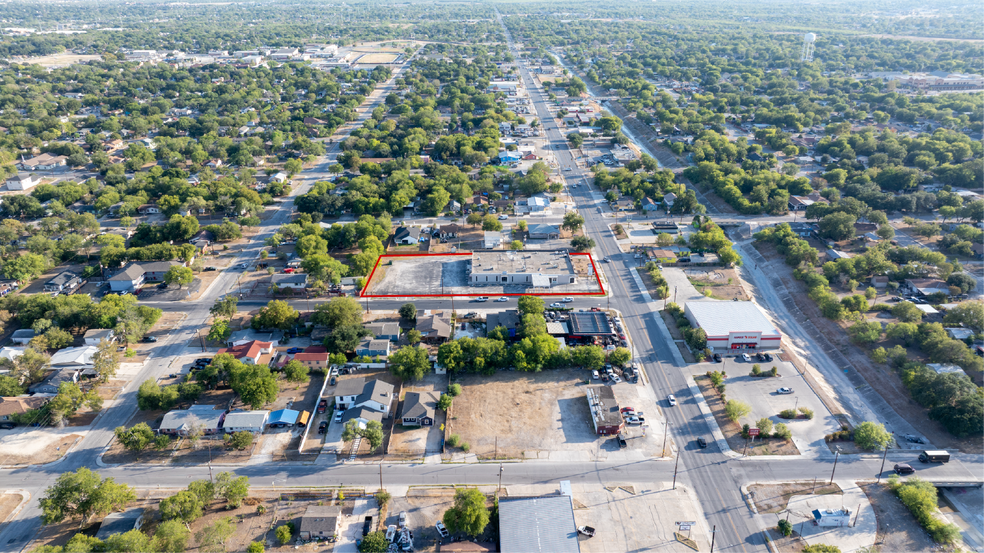 2402-2406 Commercial Ave, San Antonio, TX for lease - Building Photo - Image 2 of 17
