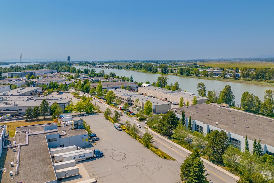1585 Cliveden Ave, Delta, BC à louer - Aérien - Image 3 de 4