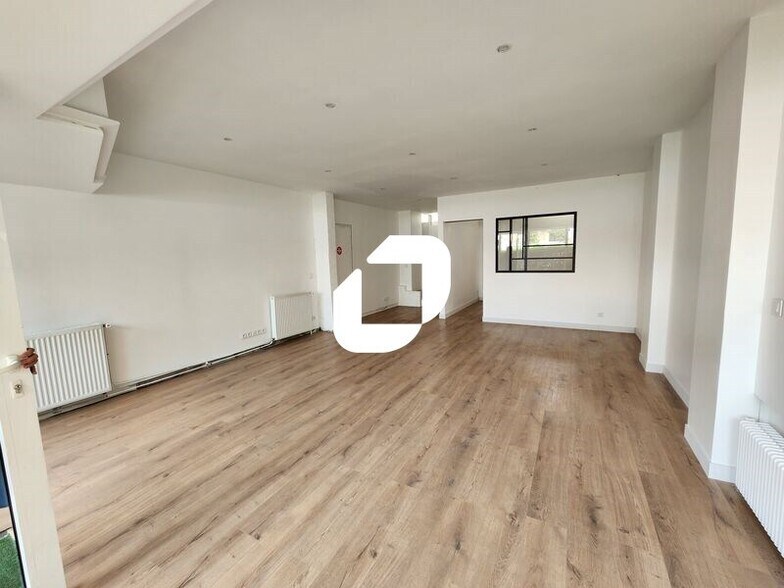 Office in Saint-Germain-en-Laye for lease - Interior Photo - Image 3 of 7