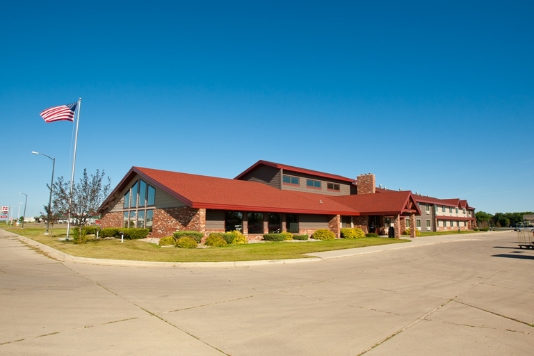 1015 W 12th St, Grafton, ND for sale - Primary Photo - Image 1 of 1